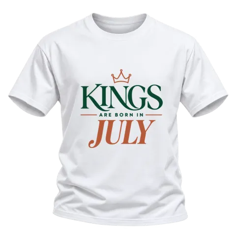 DA KINGS ARE BORN IN JULY върху Тениска — Бяло