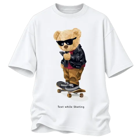 Мече скейтър Text While Skating върху Овърсайз — Бяло